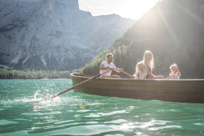 Viaggio in barca sul Lago di Braies